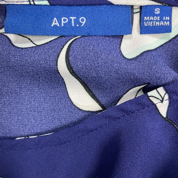 Beautiful flowy blue and white dressy blouse - Picture 3 of 3